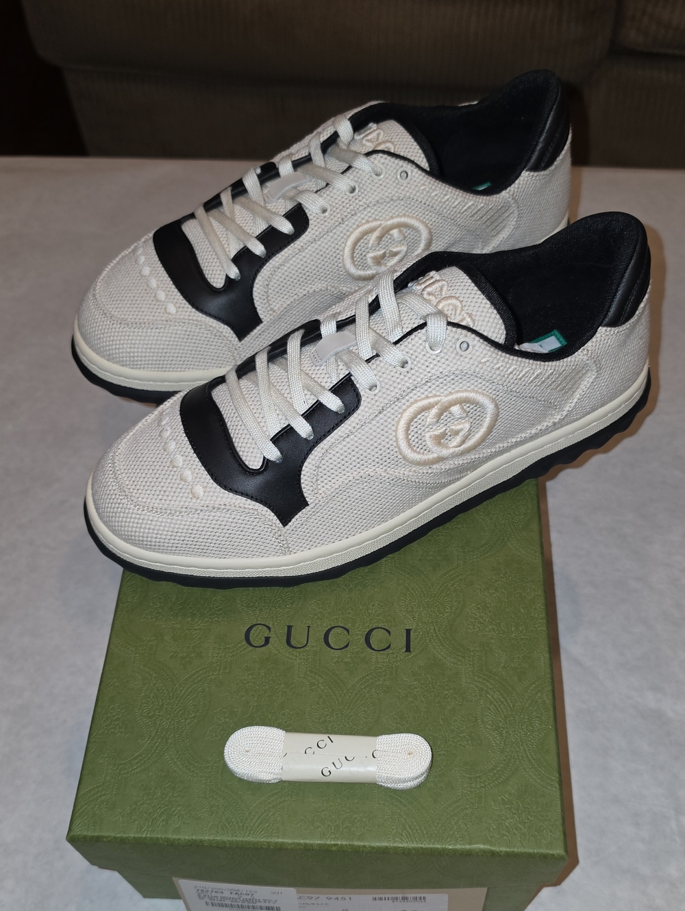 Gucci Men’s Cream & Black Canvas Low-Top Sneakers